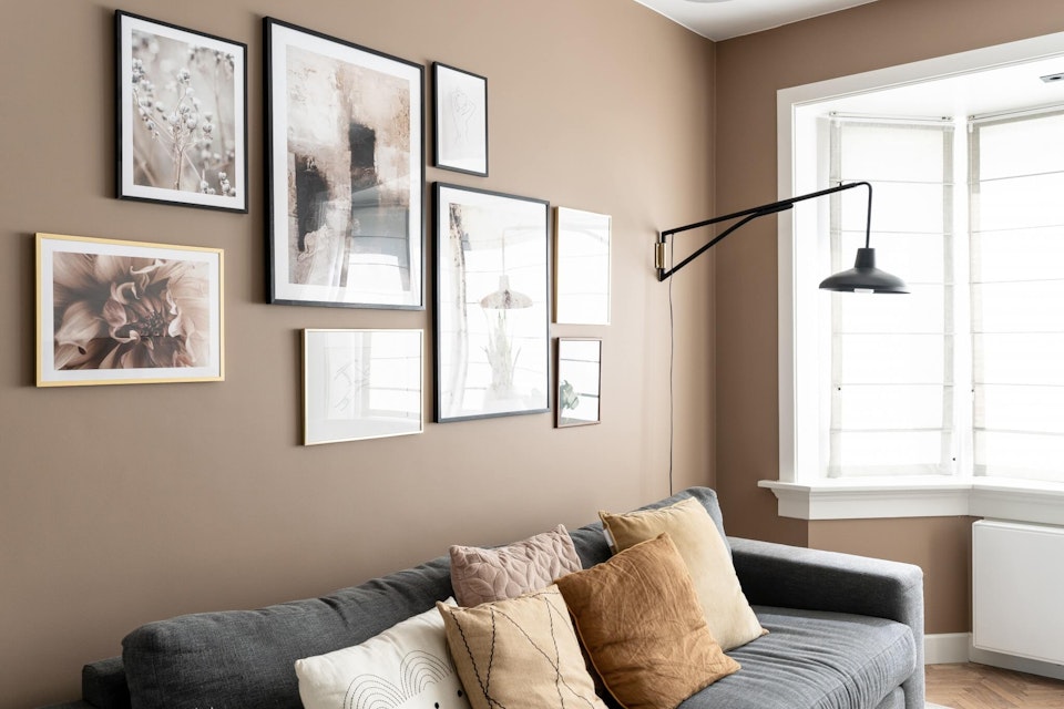 Brown: naturel tint voor een warme & knusse woonkamer - Loves Design