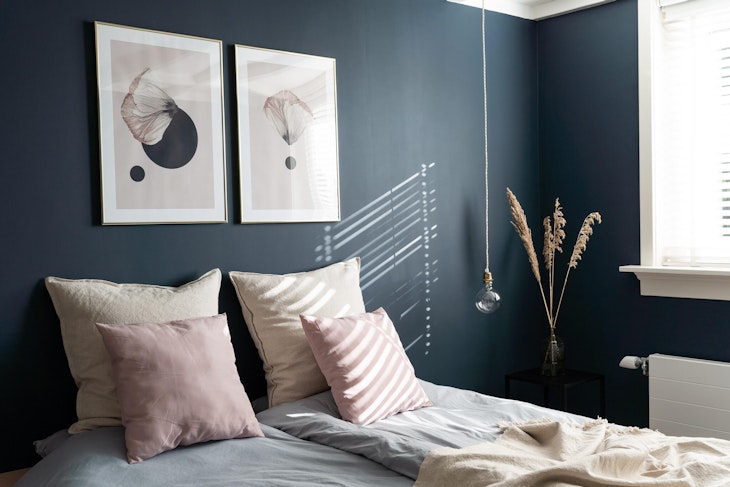 slaapkamer hague blue gloeilamp desenio