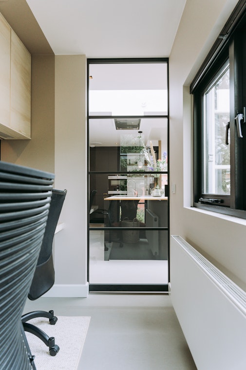kantoor schuifdeur kleurvlak bureau kast ikea