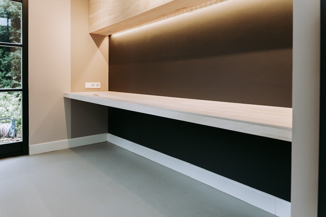 bureau diy zwevend bureau zelfmaken op maat thuis kantoor thuiswerkplek werkplek