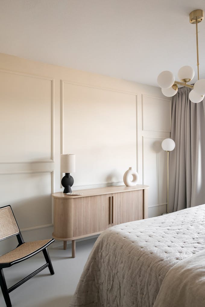 dressoir twirl van Fonq in een lichte, all beige, Japandi Chique slaapkamer