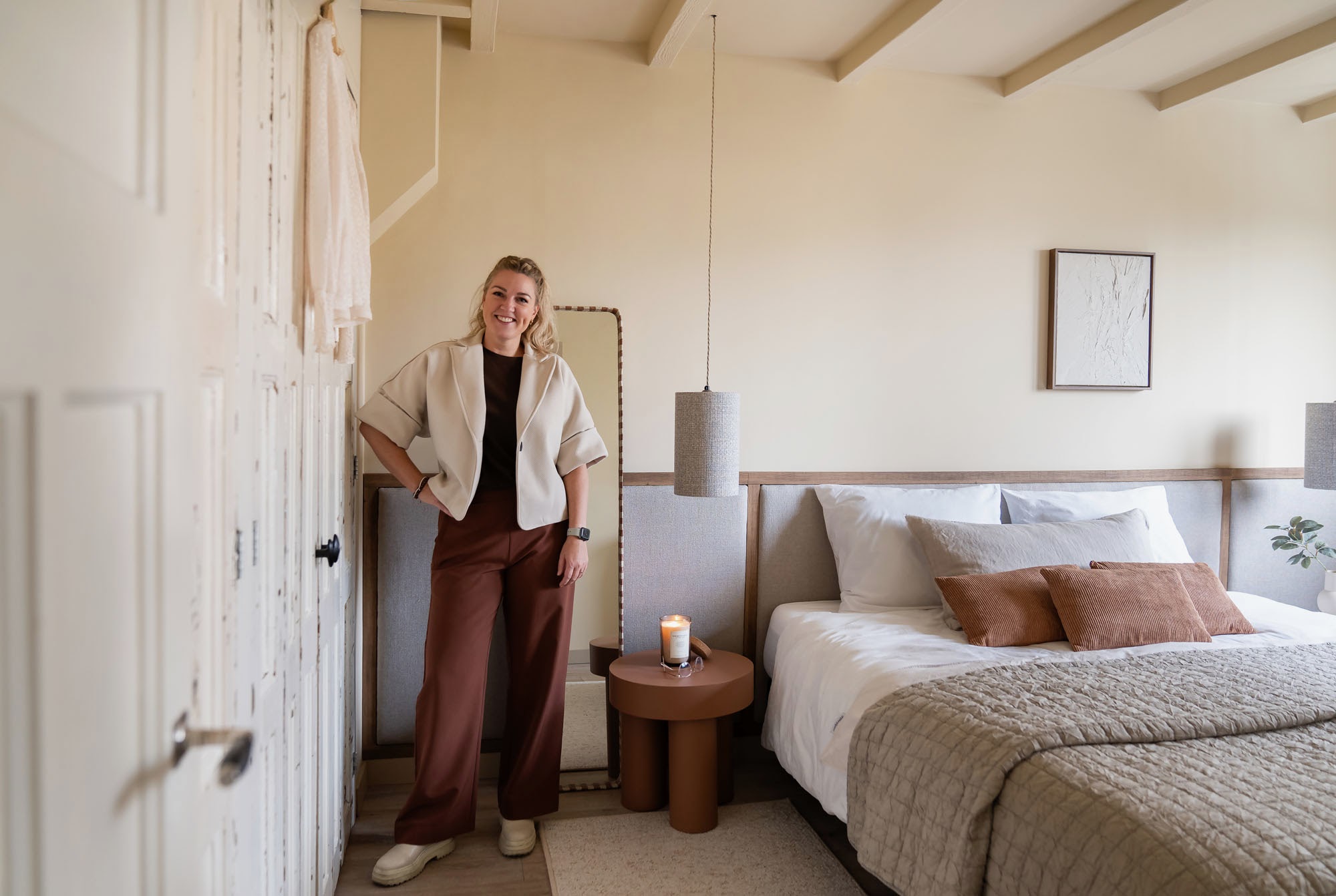 Slaapkamer make-over: van donker nachtblauw tot zonnig crème